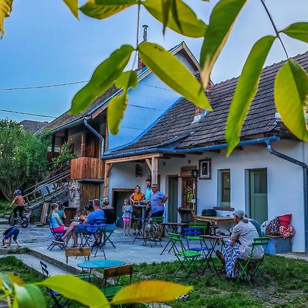 Minifaktura Loft Apartman & Reggelizo Es Etelbar Szokolya Exteriör bild