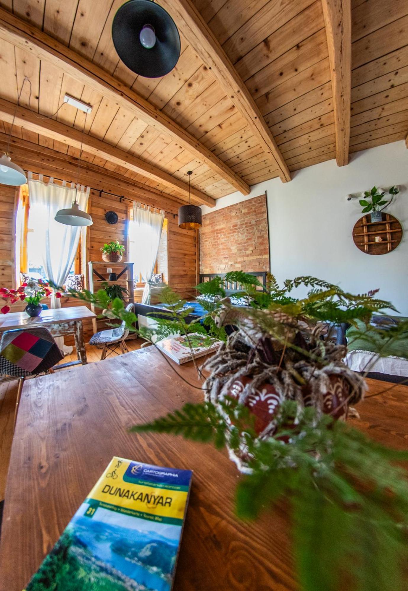 Minifaktura Loft Apartman & Reggelizo Es Etelbar Szokolya Exteriör bild