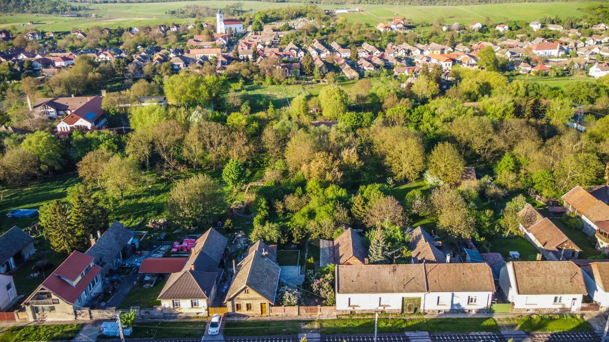 Minifaktura Loft Apartman & Reggelizo Es Etelbar Szokolya Exteriör bild