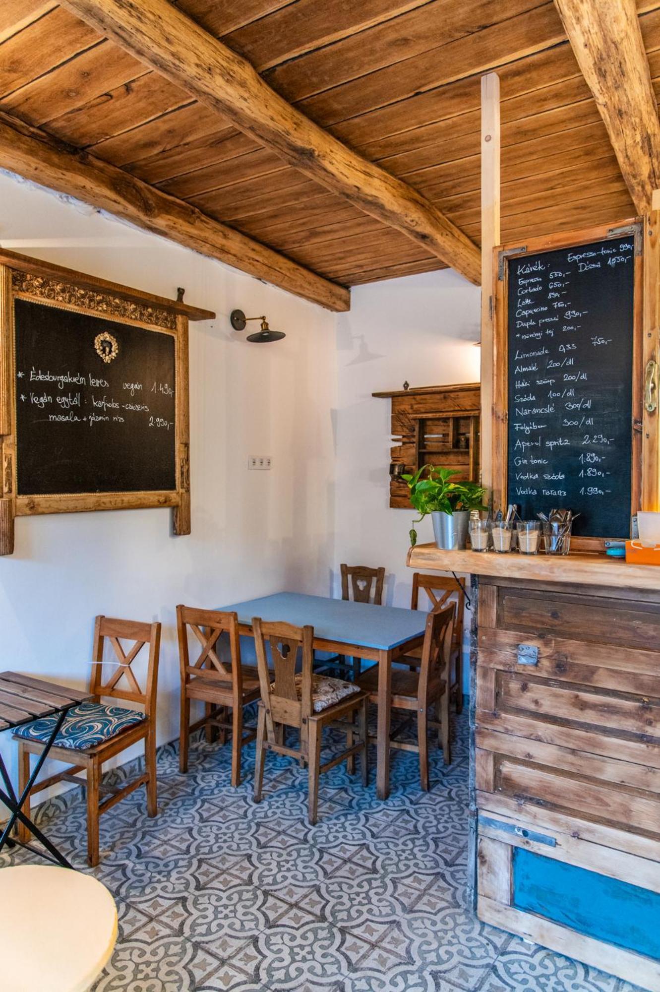 Minifaktura Loft Apartman & Reggelizo Es Etelbar Szokolya Exteriör bild