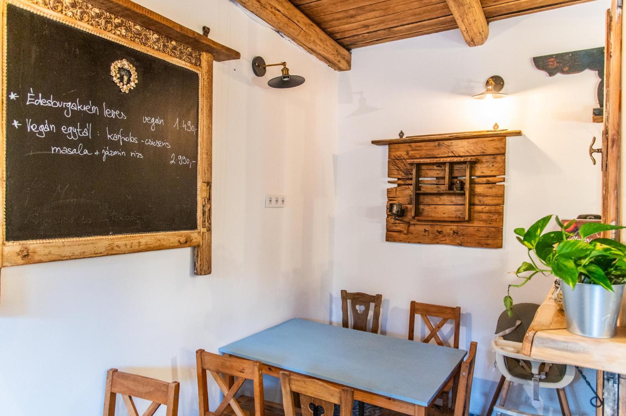 Minifaktura Loft Apartman & Reggelizo Es Etelbar Szokolya Exteriör bild