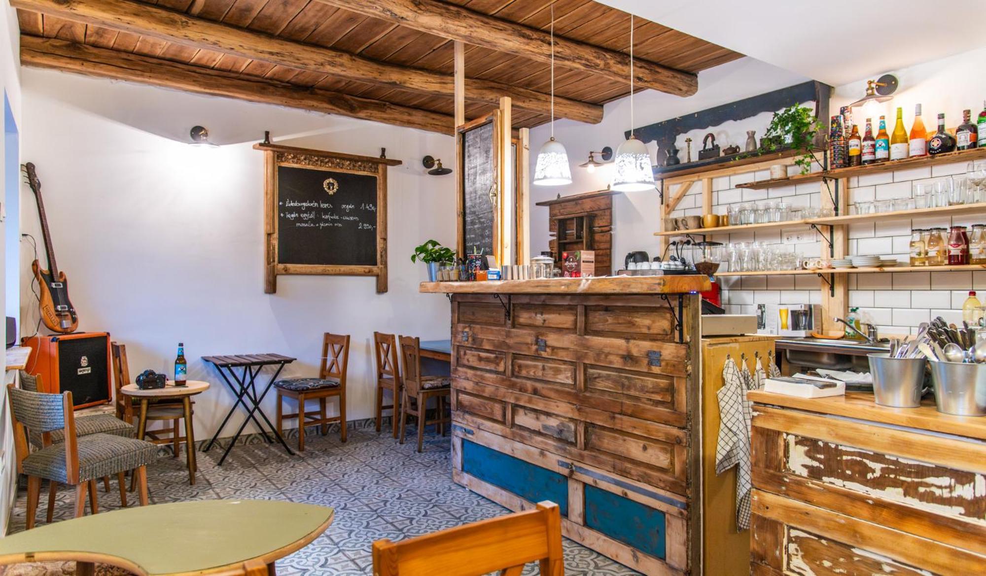 Minifaktura Loft Apartman & Reggelizo Es Etelbar Szokolya Exteriör bild