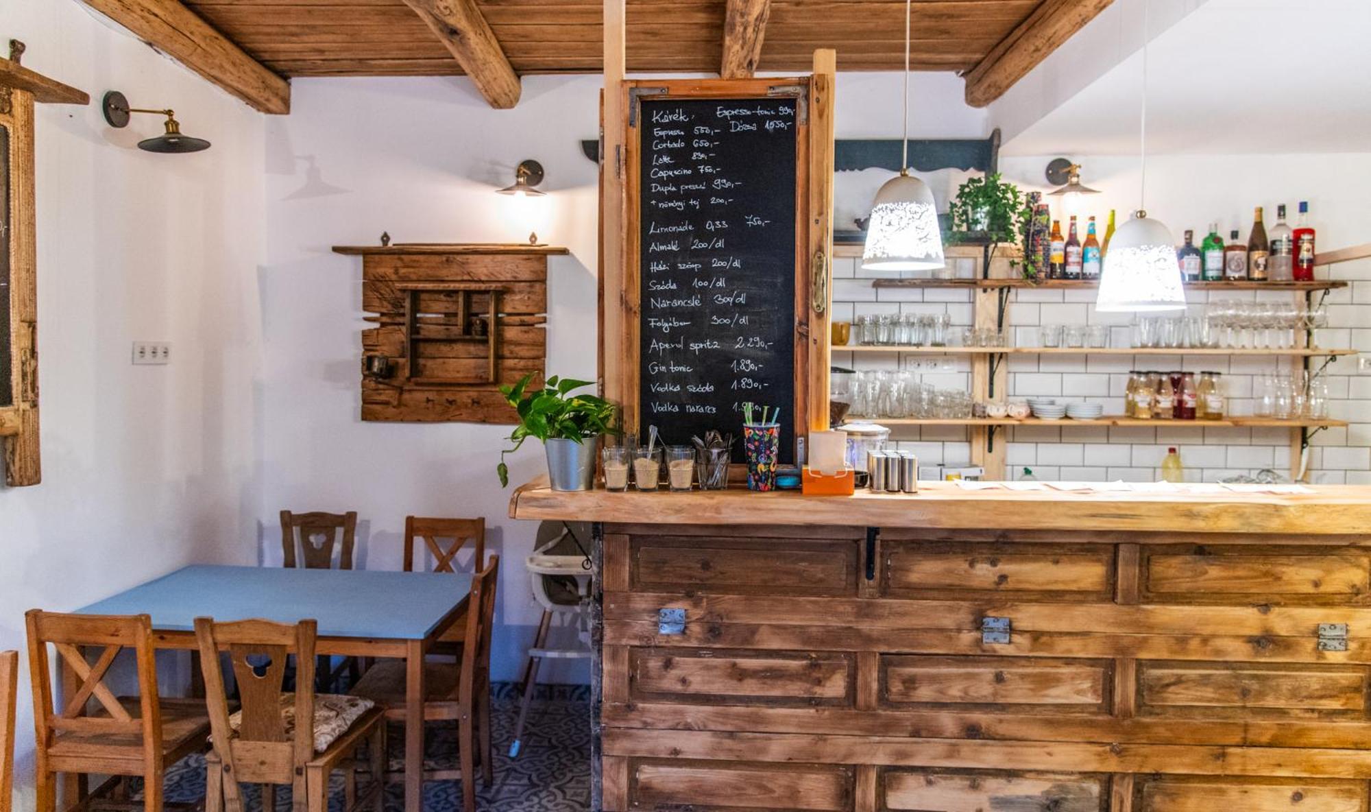 Minifaktura Loft Apartman & Reggelizo Es Etelbar Szokolya Exteriör bild